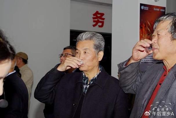 酒韻墨香相輝映——陜西旅游飯店協(xié)會藝術(shù)家書畫家走進(jìn)柳林酒廠文化交流側(cè)記