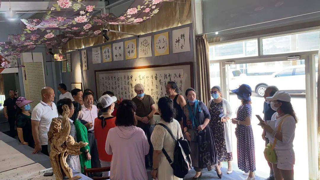 "文化自信 ,不忘初心"木壘書畫藝術家赴奇臺縣書畫藝術創作基地進行藝術交流,活動圓滿成功
